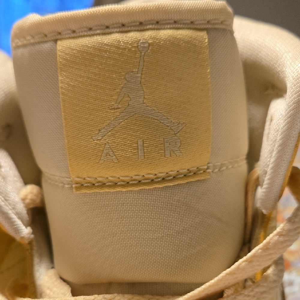 Jordan 1 Mid - Picture 7 of 8